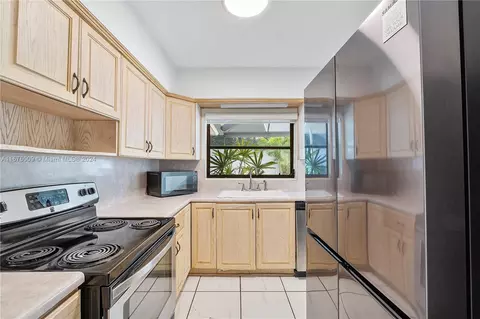 3540 E Glencoe St, Miami, FL 33133 photo 3