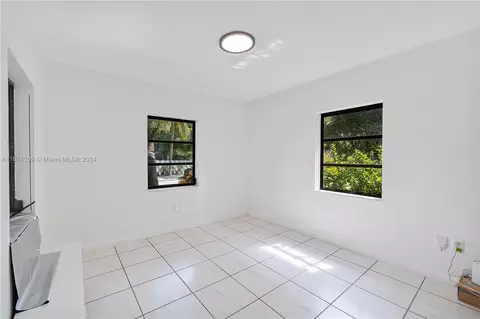 3540 E Glencoe St, Miami, FL 33133 photo 12