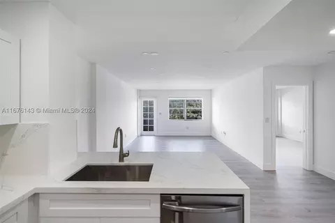 1130 11th St #2J, Miami Beach, FL 33139