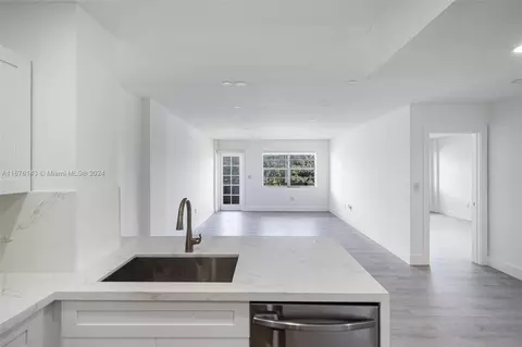 1130 11th St #2J, Miami Beach, FL 33139