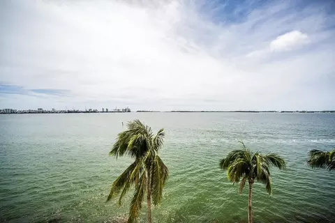 800 Claughton Island Dr #402, Miami, FL 33131