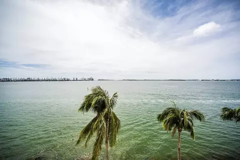 800 Claughton Island Dr #402, Miami, FL 33131