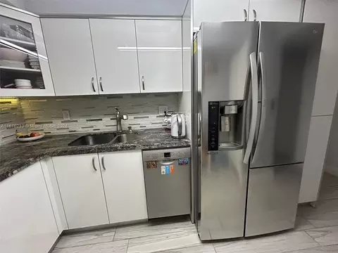 801 Three Islands Blvd #518, Hallandale Beach, FL 33009