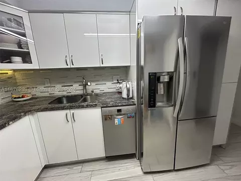 801 Three Islands Blvd #518, Hallandale Beach, FL 33009