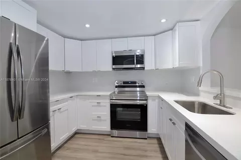 11203 SW 88th St #208A, Miami, FL 33176