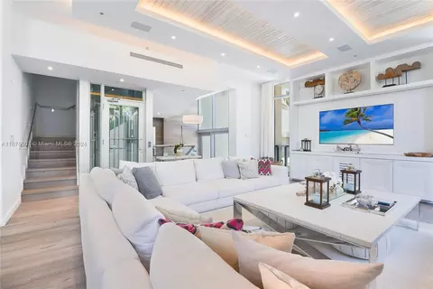 9501 Collins Ave #TH1, Surfside, FL 33154