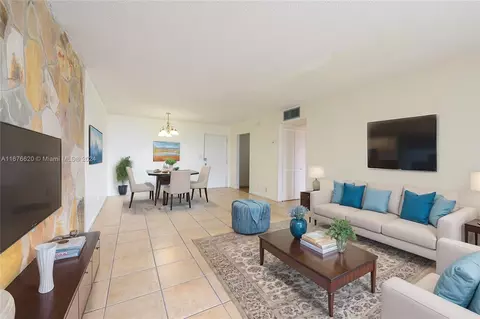 8411 NW 8th St #405, Miami, FL 33126