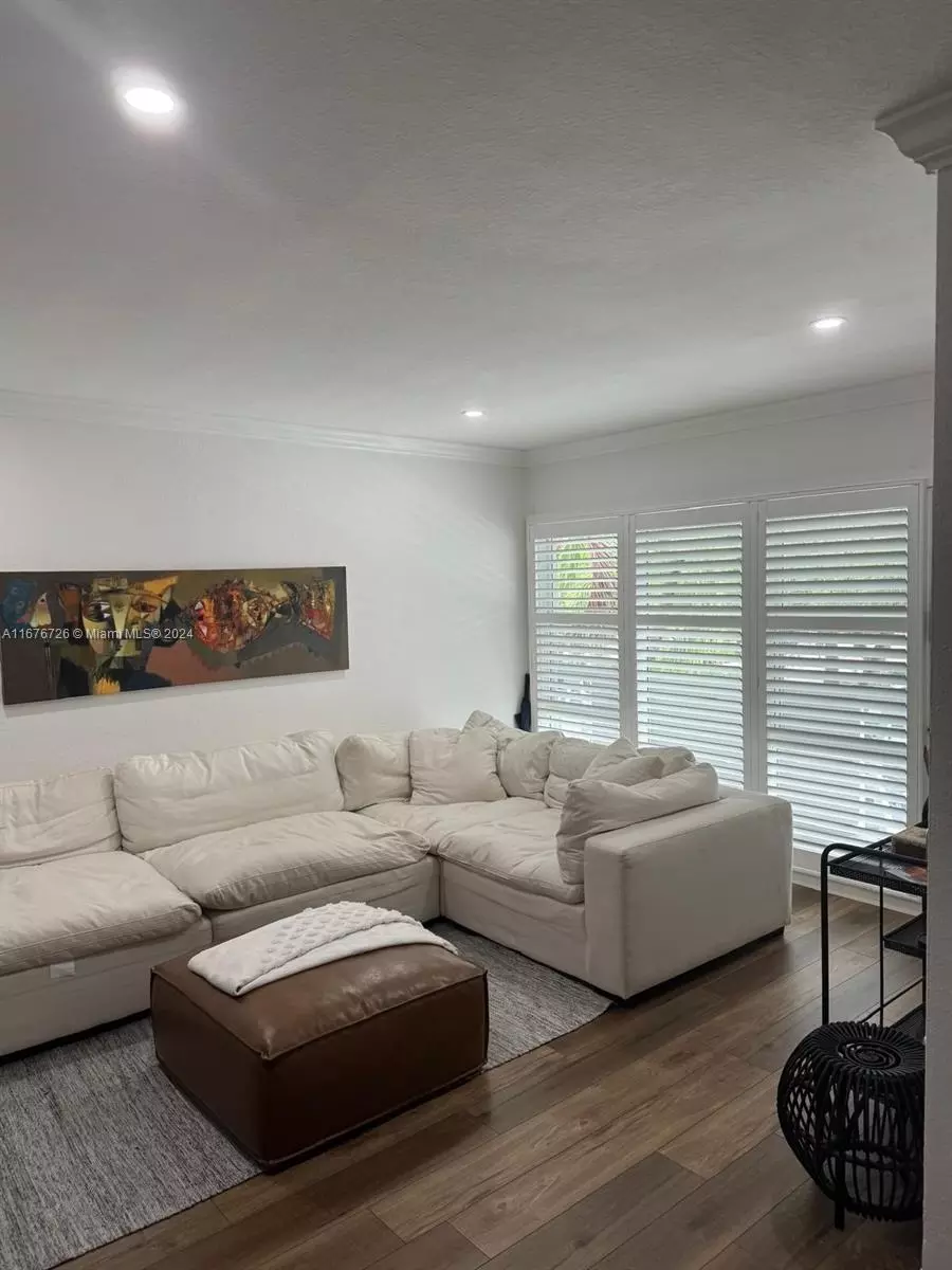  35 Edgewater Dr #206, Coral Gables, FL 33133 photo 4