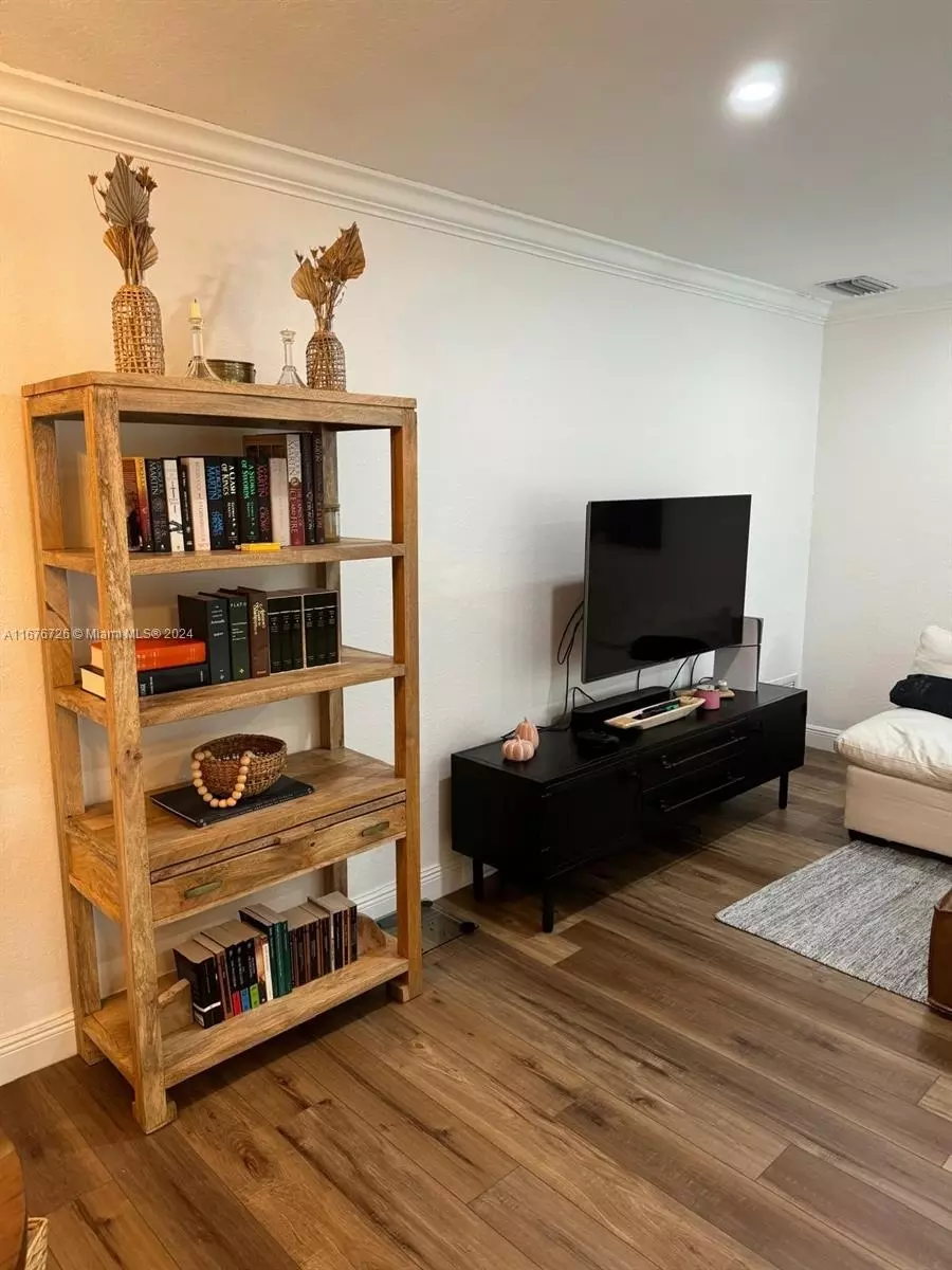  35 Edgewater Dr #206, Coral Gables, FL 33133 photo 9