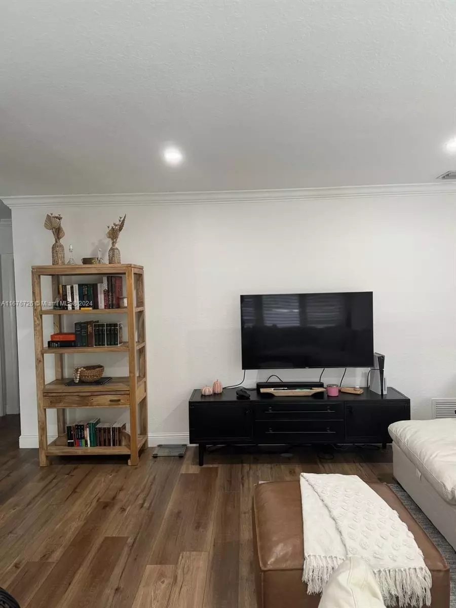  35 Edgewater Dr #206, Coral Gables, FL 33133 photo 2