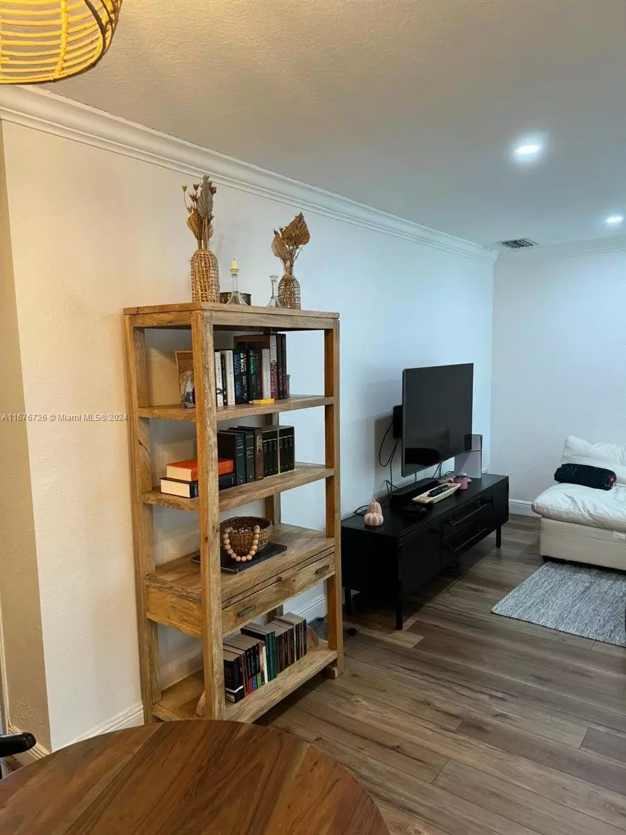  35 Edgewater Dr #206, Coral Gables, FL 33133 photo 7