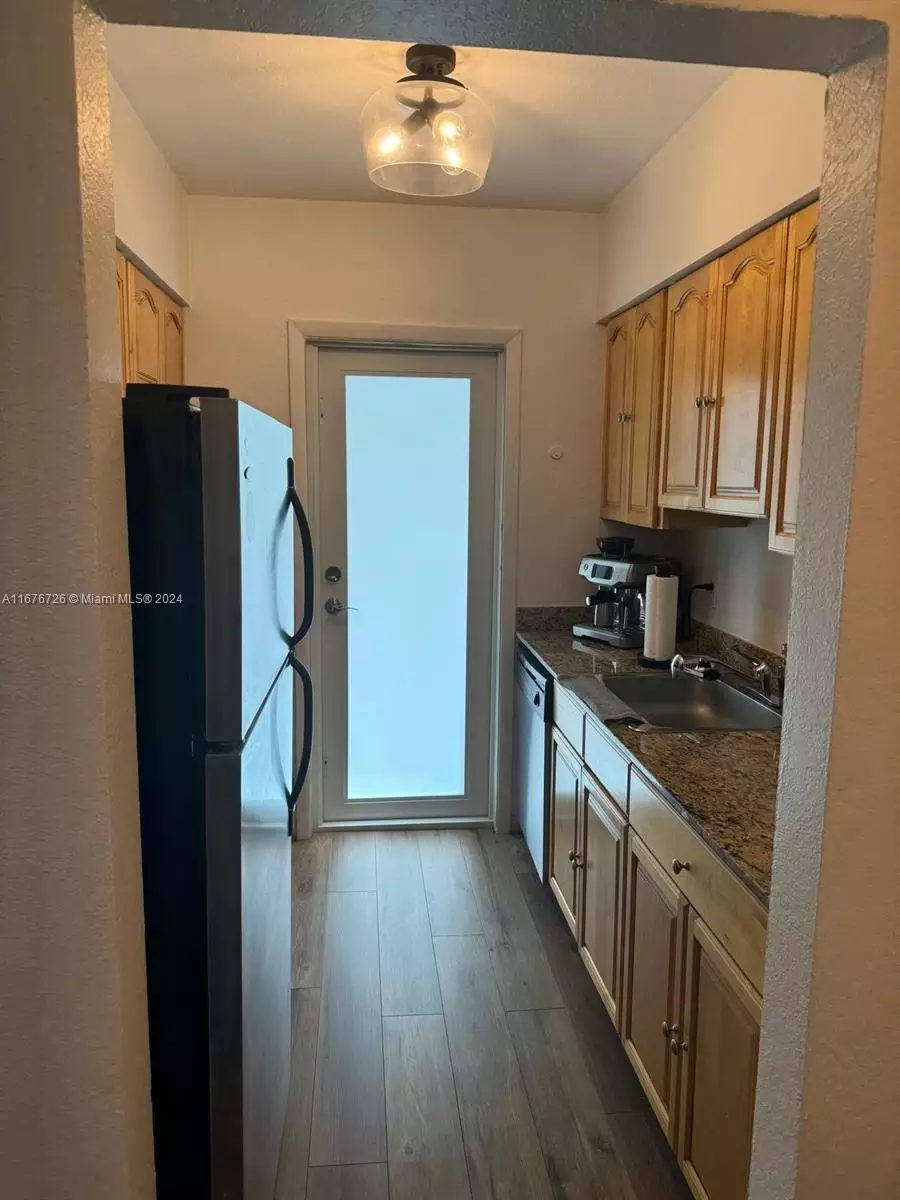  35 Edgewater Dr #206, Coral Gables, FL 33133 photo 6