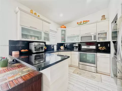 8100 W 28th Ct #210, Hialeah, FL 33018 photo 8