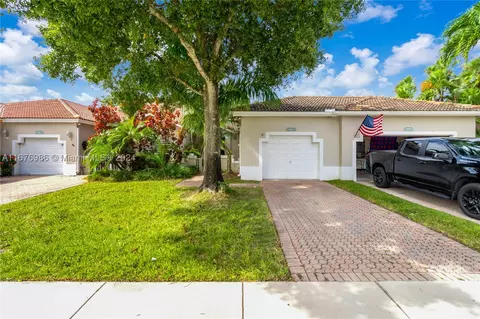 2461 E Aragon Blvd #3, Sunrise, FL 33313