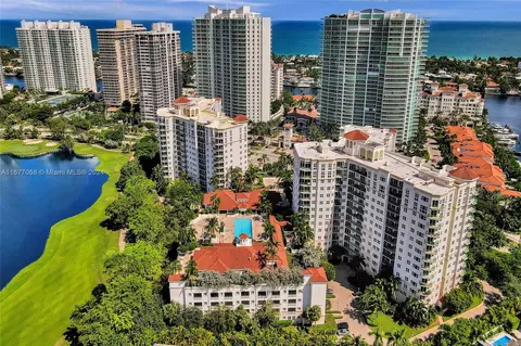 20000 E Country Club Dr #616, Aventura, FL 33180