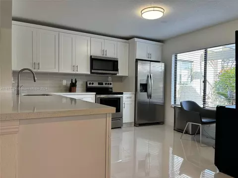5505 Fairway Park Dr #102, Boynton Beach, FL 33437