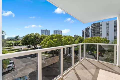 3625 N Country Club Dr #309, Aventura, FL 33180