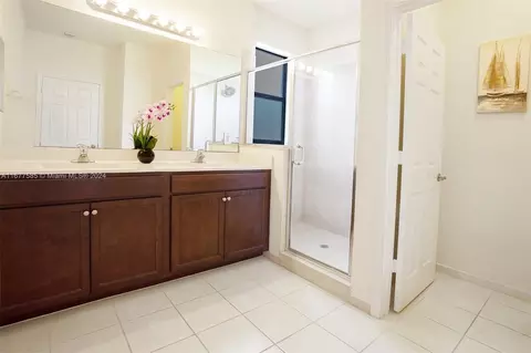 3301 W 94th Ter, Hialeah, FL 33018 photo 32