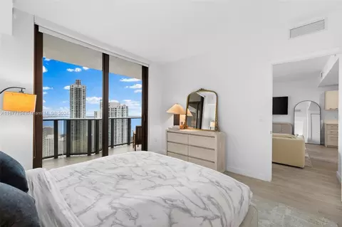 45 SW 9th St #3802, Miami, FL 33130