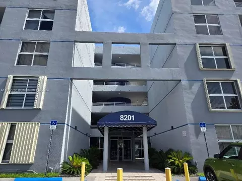 8201 NW 8th St #1-109, Miami, FL 33126