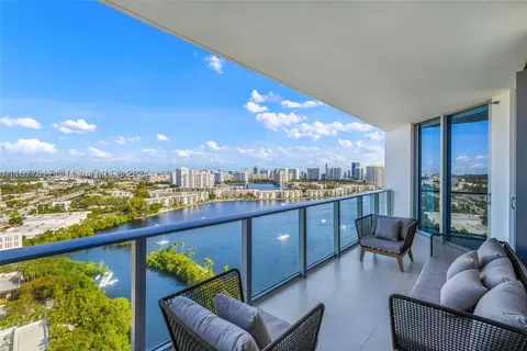 17301 Biscayne Blvd #2106, North Miami Beach, FL 33160