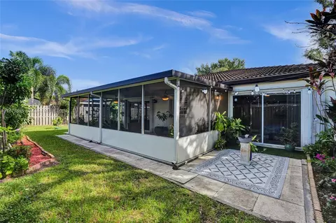 9133 NW 190th Ter, Hialeah, FL 33018 photo 42