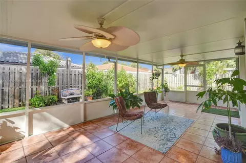 9133 NW 190th Ter, Hialeah, FL 33018 photo 37