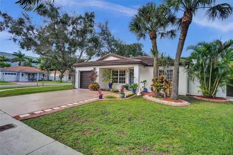 9133 NW 190th Ter, Hialeah, FL 33018 photo 5