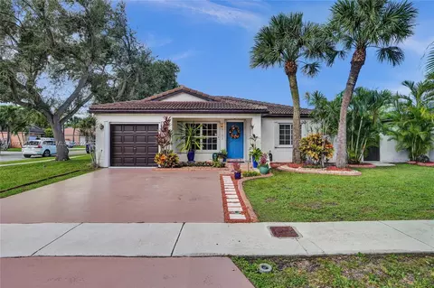 9133 NW 190th Ter, Hialeah, FL 33018 photo 2