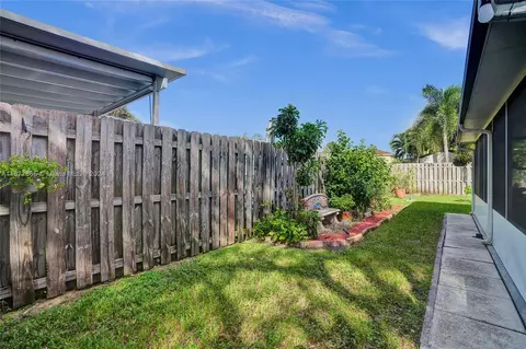 9133 NW 190th Ter, Hialeah, FL 33018 photo 41