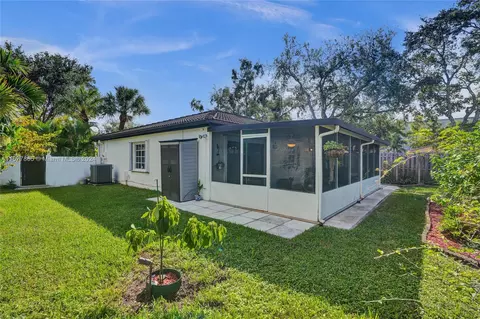 9133 NW 190th Ter, Hialeah, FL 33018 photo 38