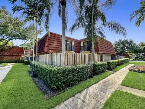 9929 NW 6th Ct, Plantation, FL 33324