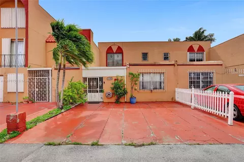 1100 W 40th St #36, Hialeah, FL 33012