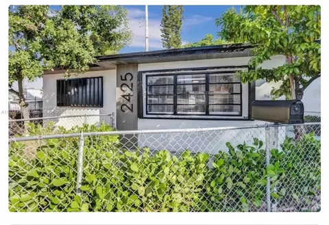 2425 NE 135th Ln, North Miami Beach, FL 33181