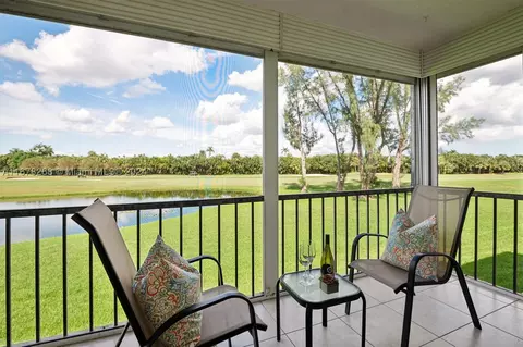 9611 N Hollybrook Lake Dr #207, Pembroke Pines, FL 33025