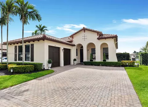 3594 NW 82nd Dr, Pembroke Pines, FL 33024