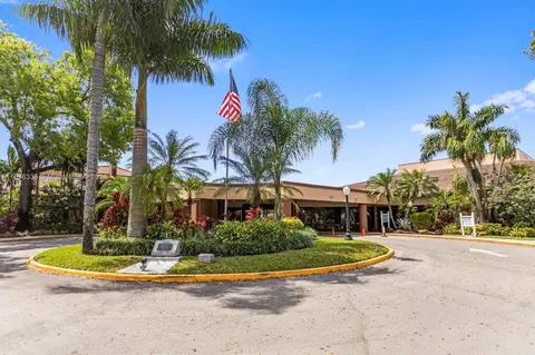 9321 Sunrise Lakes Blvd #109, Sunrise, FL 33322
