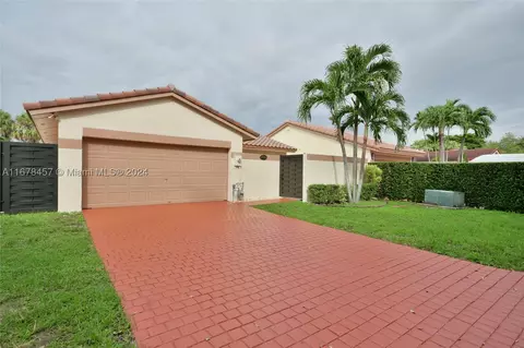 9014 SW 150th Ave, Miami, FL 33196
