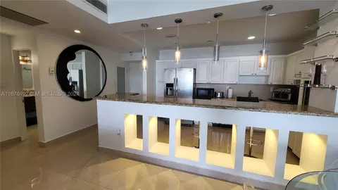 19390 Collins Ave #PH-09, Sunny Isles Beach, FL 33160