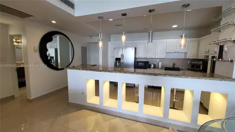19390 Collins Ave #PH-09, Sunny Isles Beach, FL 33160