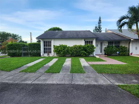 9711 SW 1st St, Miami, FL 33174