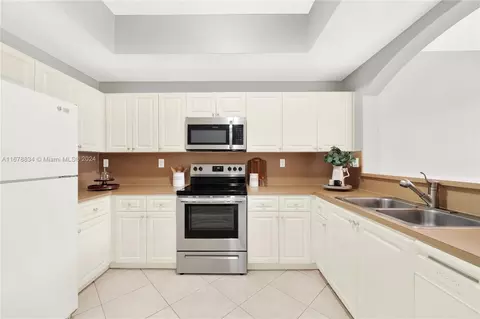 8882 W Flagler St #104, Miami, FL 33174
