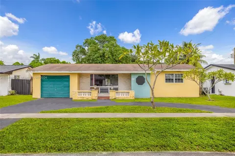 543 S Crescent Dr, Hollywood, FL 33021