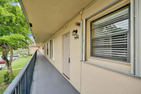 200 Berkley Rd #203, Hollywood, FL 33024