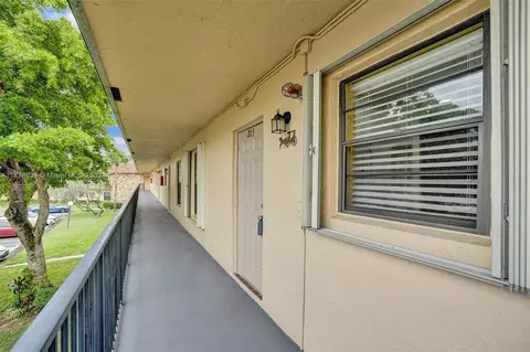 200 Berkley Rd #203, Hollywood, FL 33024