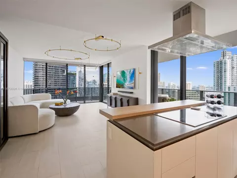 1000 Brickell Plz #4215, Miami, FL 33131
