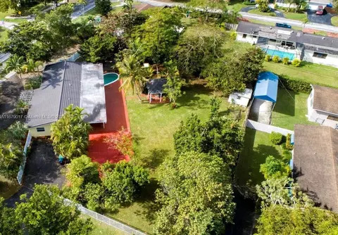 13550 SW 99th Pl, Miami, FL 33176