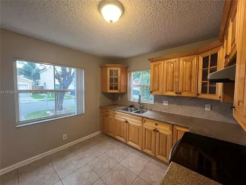 3336 Apache Ln, Margate, FL 33063 photo 9