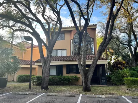 15525 N Miami Lakeway N #201, Miami Lakes, FL 33014