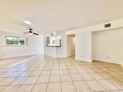 3405 NW 44th St #104, Oakland Park, FL 33309